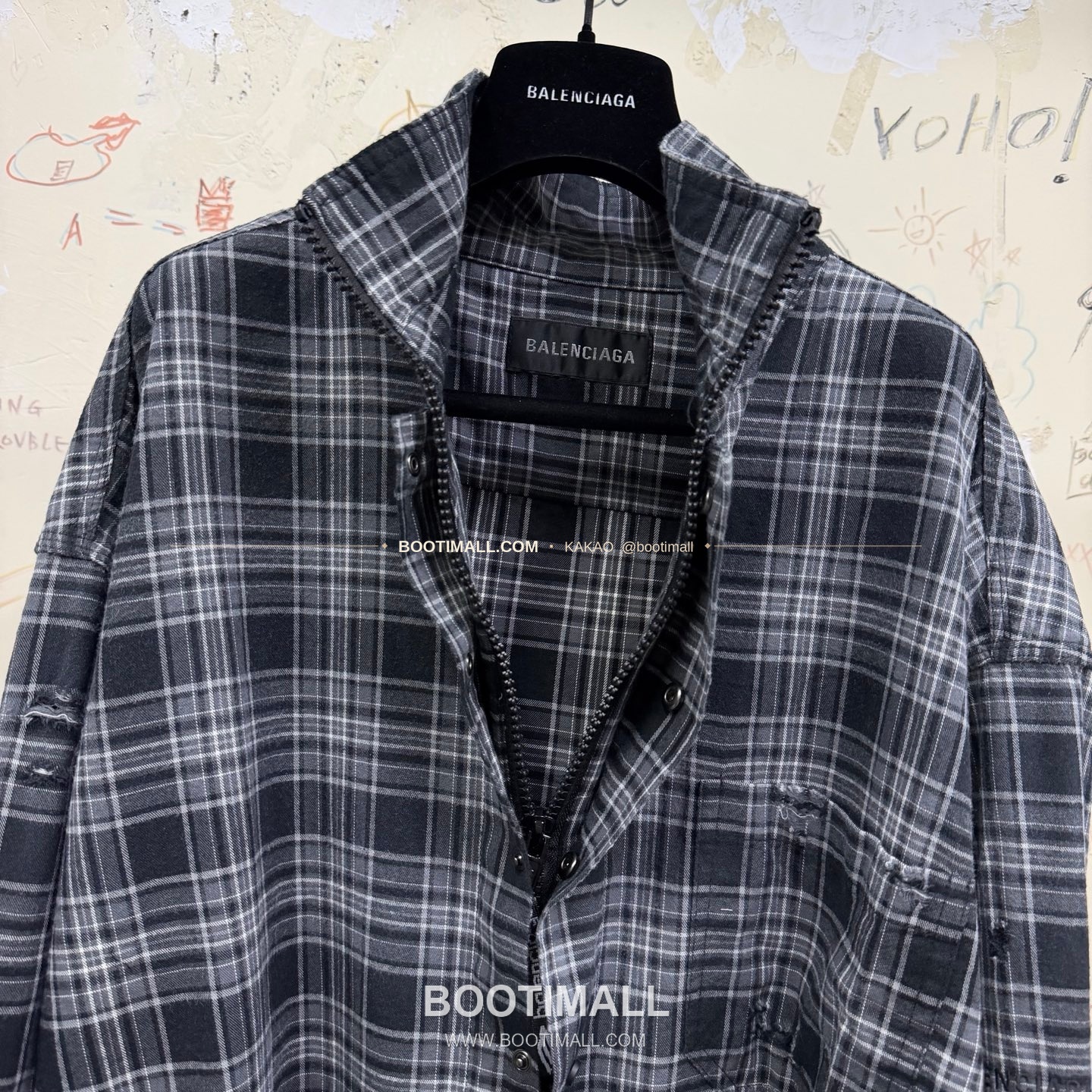 발렌시아가 2025FW 체크 기모코튼 워싱 루즈핏 스탠드카라 지퍼 셔츠재킷 Balenciaga 2025 FW Check Brushed Cotton Washed Loose Fit Stand Collar Zip Shirt Jacket 4