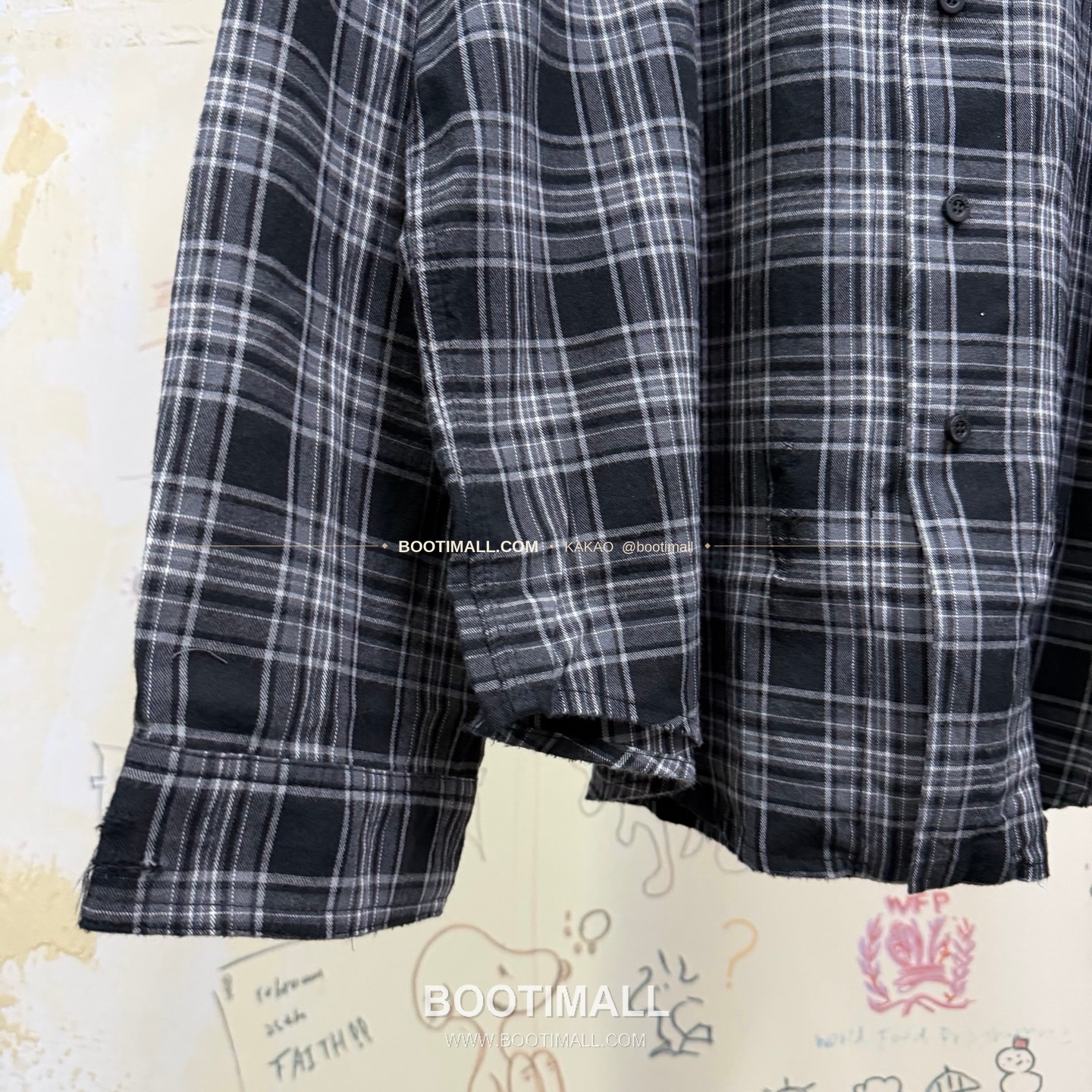 발렌시아가 2025FW 체크 기모코튼 워싱 루즈핏 스탠드카라 지퍼 셔츠재킷 Balenciaga 2025 FW Check Brushed Cotton Washed Loose Fit Stand Collar Zip Shirt Jacket 6