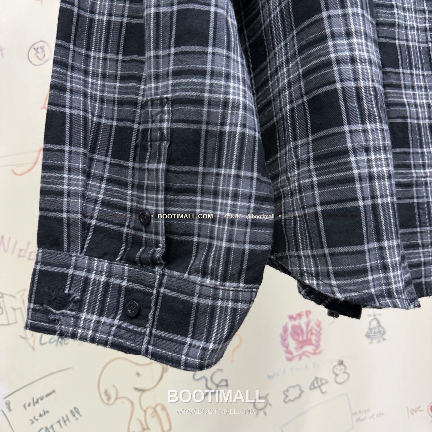 발렌시아가 2025FW 체크 기모코튼 워싱 루즈핏 스탠드카라 지퍼 셔츠재킷 Balenciaga 2025 FW Check Brushed Cotton Washed Loose Fit Stand Collar Zip Shirt Jacket 8