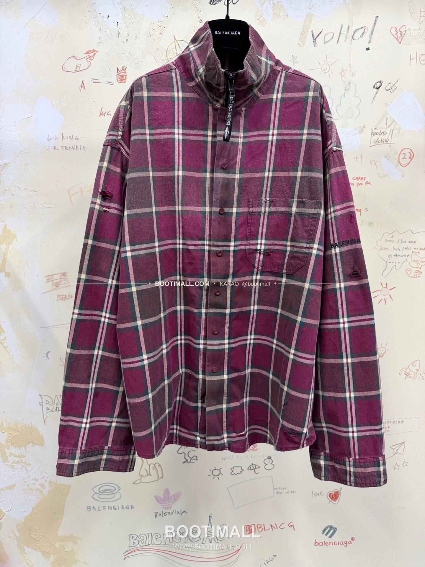 발렌시아가 2025FW 레드체크 워싱 루즈핏 스탠드카라 지퍼 셔츠재킷 Balenciaga 2025 FW Red Check Washed Loose Fit Stand Collar Zip Shirt Jacket 1
