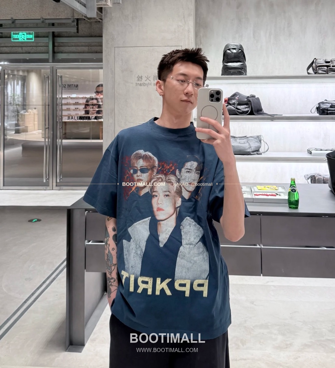 발렌시아가 2025SS 앰배서더 포트레이트 프린트 워싱 루즈핏 반팔 티셔츠 Balenciaga 2025 SS Ambassador Portrait Print Washed Loose Fit Short Sleeve T-Shirt 7