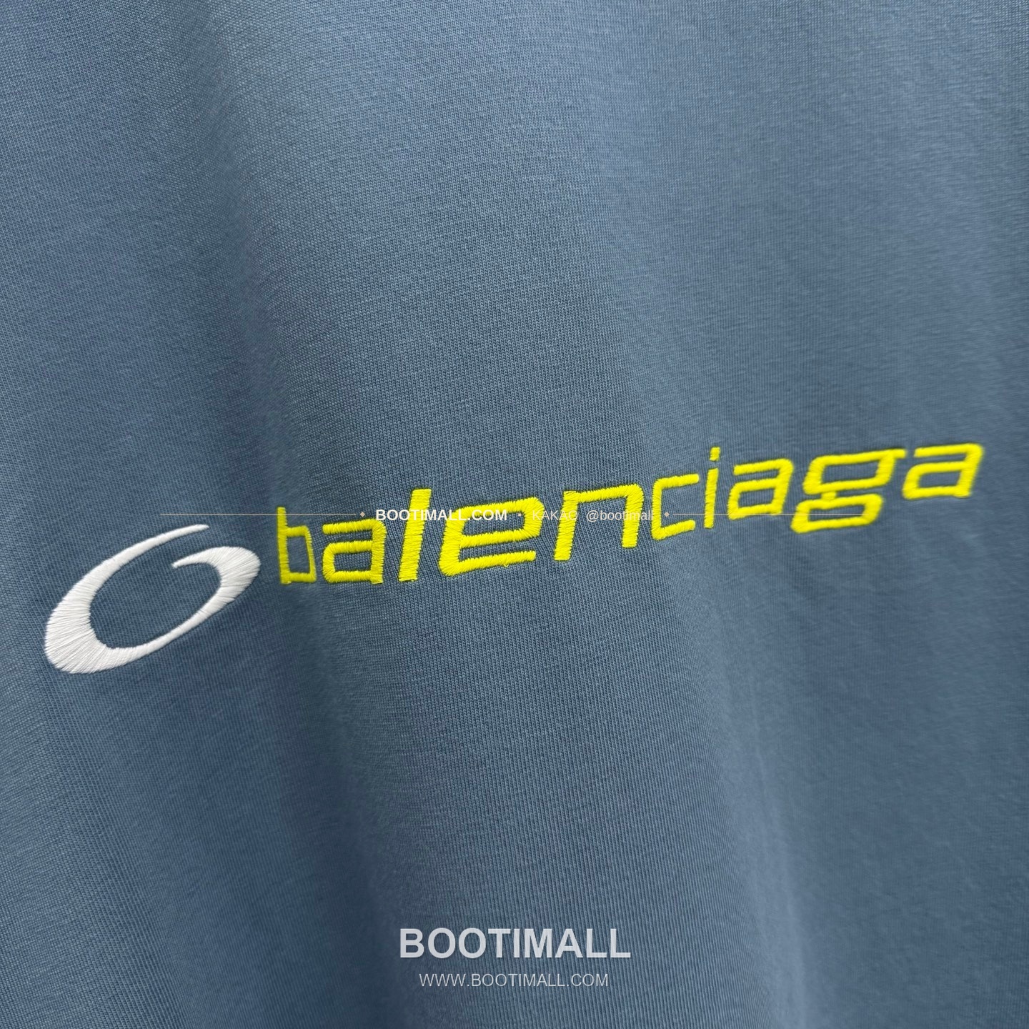 발렌시아가 2025SS 링로고 투톤 자수 루즈핏 반팔 티셔츠 Balenciaga 2025 SS Ring Logo Two Tone Embroidered Loose Fit Short Sleeve T-Shirt 4