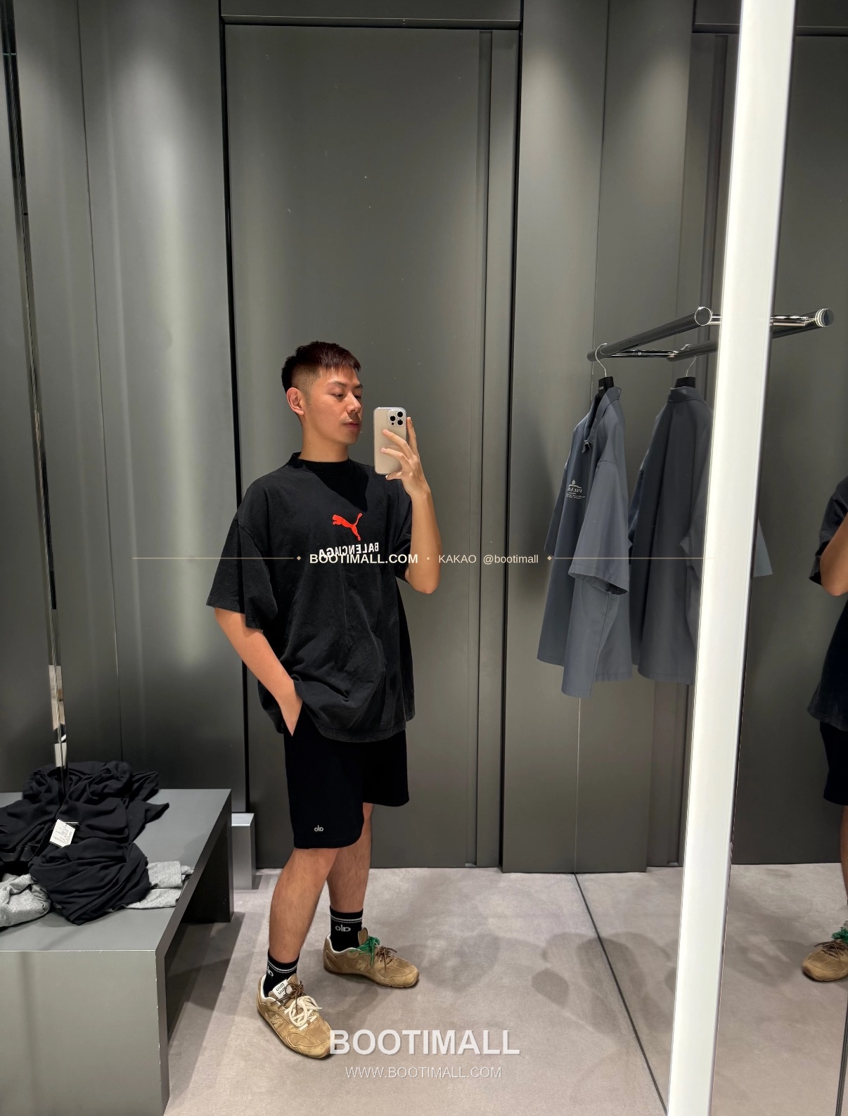 발렌시아가 2025SS 푸마 콜라보 로고프린트 워싱 루즈핏 반팔 티셔츠 Balenciaga 2025 SS Puma Collaboration Logo Print Washed Loose Fit Short Sleeve T-Shirt 2