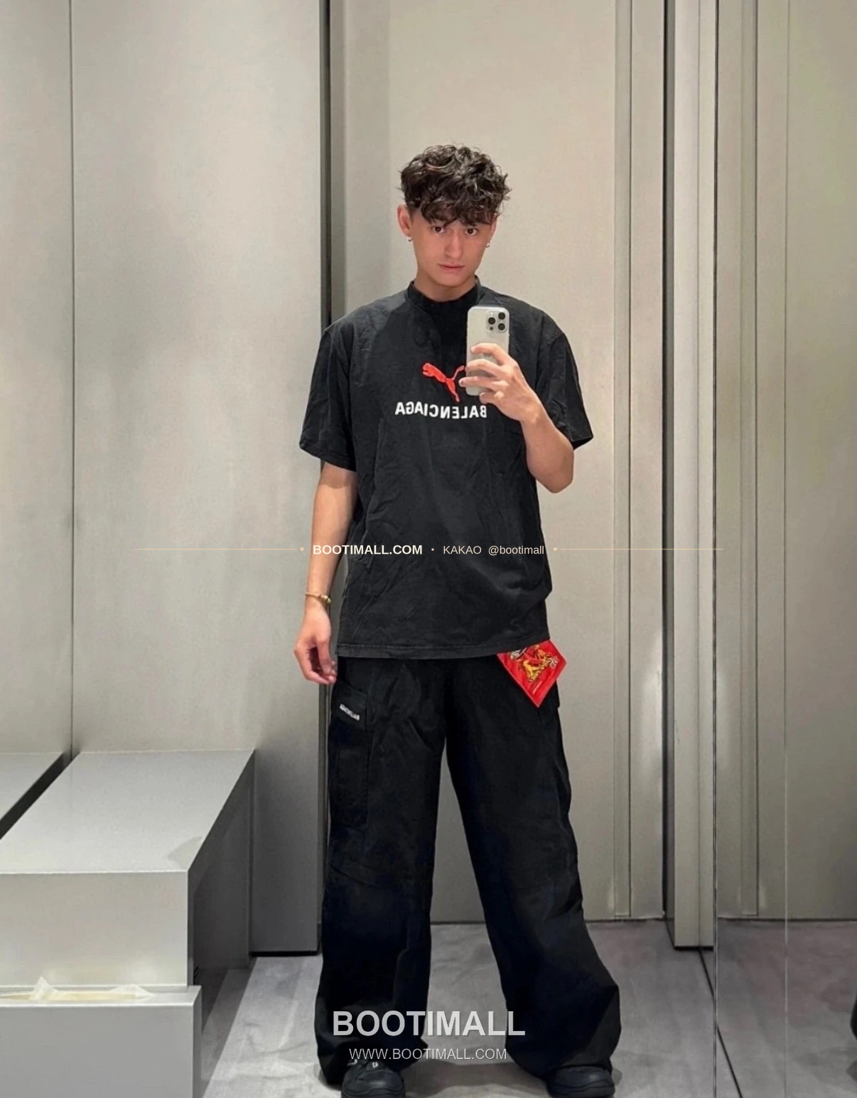 발렌시아가 2025SS 푸마 콜라보 로고프린트 워싱 루즈핏 반팔 티셔츠 Balenciaga 2025 SS Puma Collaboration Logo Print Washed Loose Fit Short Sleeve T-Shirt 4