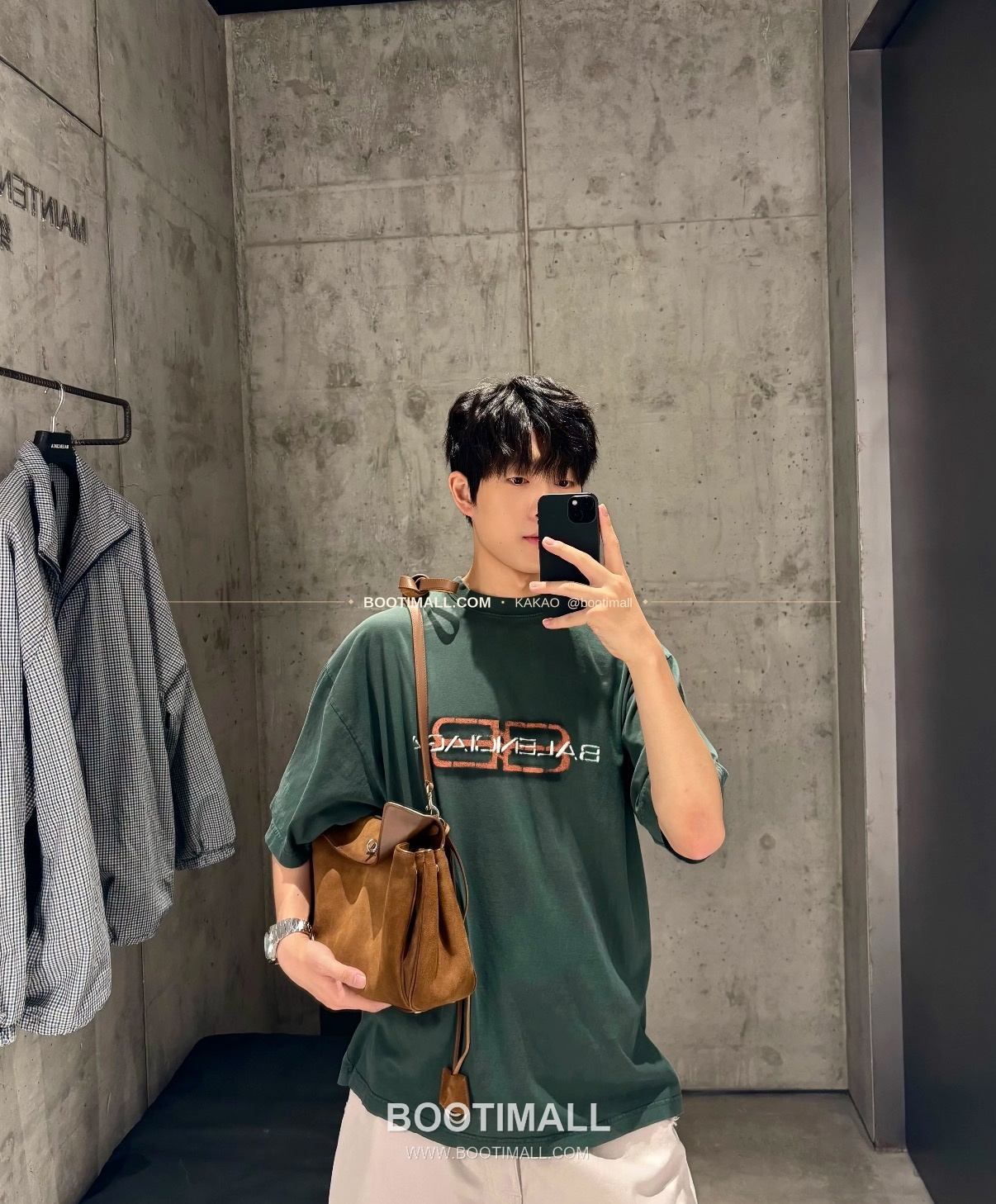 발렌시아가 2025FW BB로고 워싱 루즈핏 코튼 티셔츠 Balenciaga 2025 FW BB Logo Washed Loose Fit Cotton T-Shirt 1