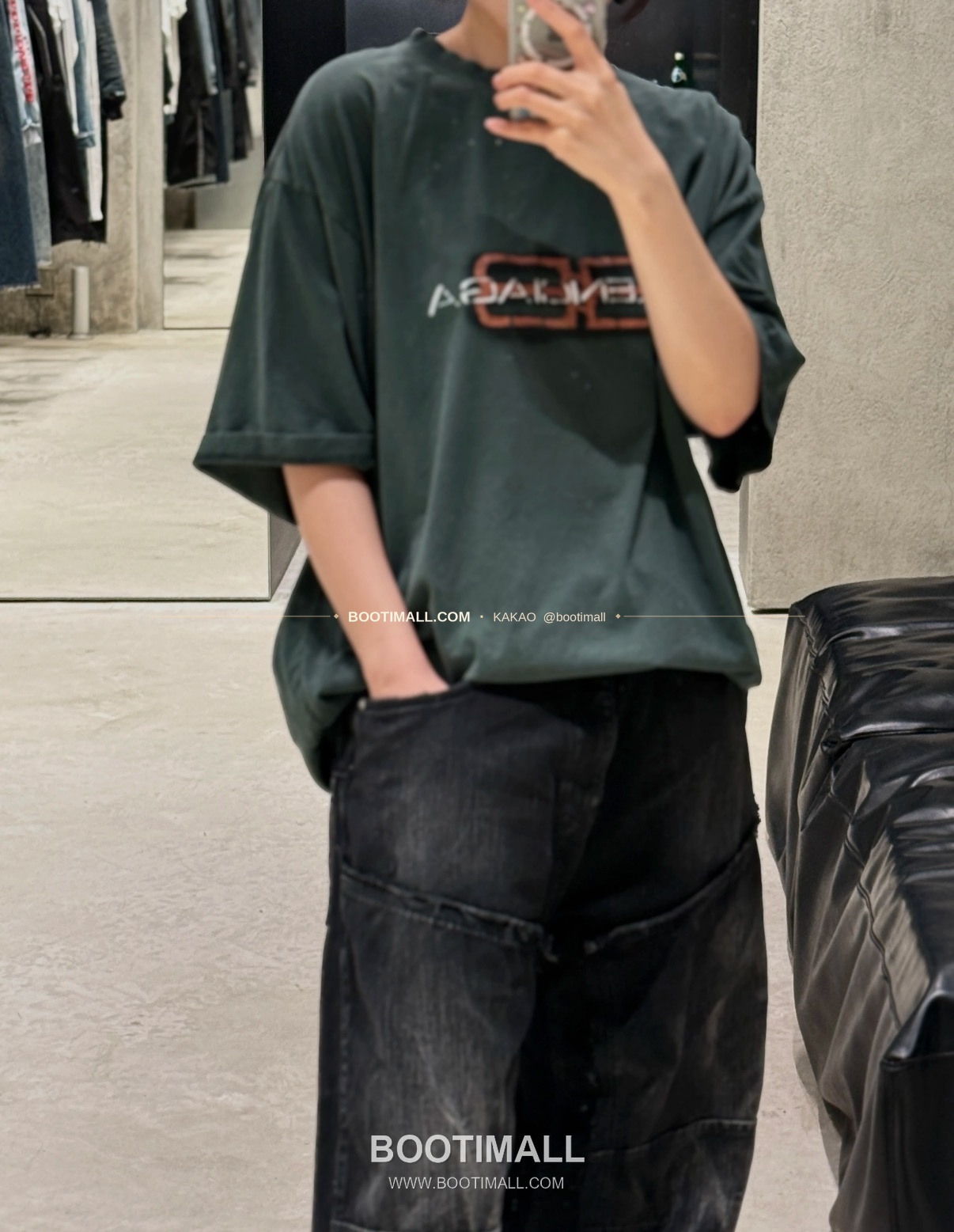 발렌시아가 2025FW BB로고 워싱 루즈핏 코튼 티셔츠 Balenciaga 2025 FW BB Logo Washed Loose Fit Cotton T-Shirt 2