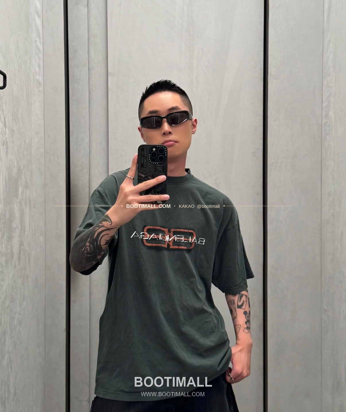 발렌시아가 2025FW BB로고 워싱 루즈핏 코튼 티셔츠 Balenciaga 2025 FW BB Logo Washed Loose Fit Cotton T-Shirt 4