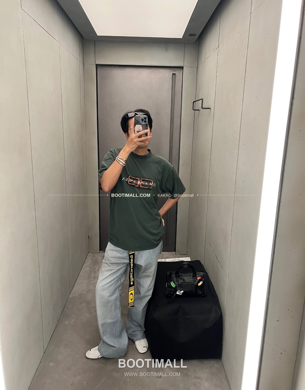 발렌시아가 2025FW BB로고 워싱 루즈핏 코튼 티셔츠 Balenciaga 2025 FW BB Logo Washed Loose Fit Cotton T-Shirt 5
