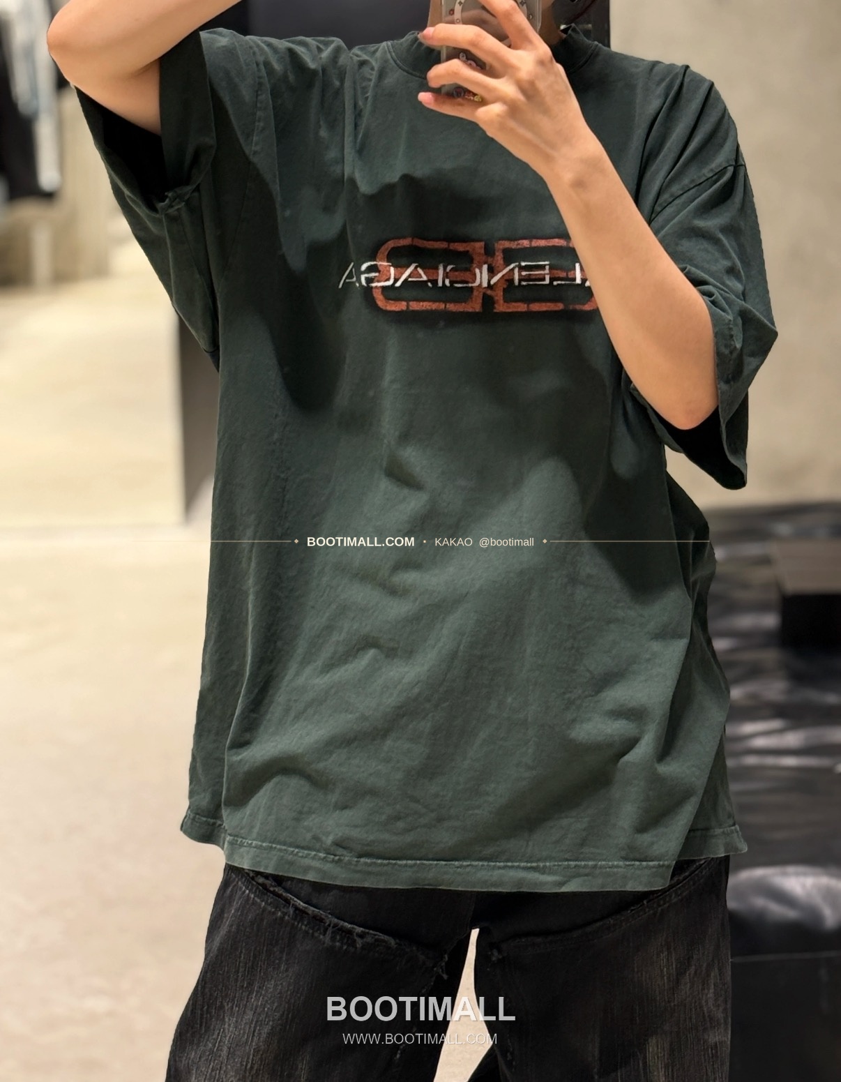 발렌시아가 2025FW BB로고 워싱 루즈핏 코튼 티셔츠 Balenciaga 2025 FW BB Logo Washed Loose Fit Cotton T-Shirt 8