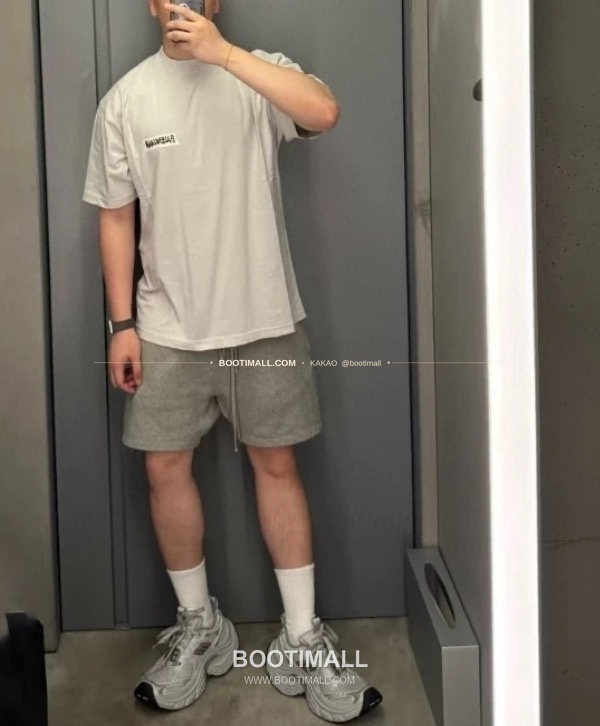 발렌시아가 2026SS 레터로고 프린트 워싱 루즈핏 코튼 반팔 티셔츠 Balenciaga 2026 SS Letter Logo Print Washed Loose Fit Cotton Short Sleeve T-Shirt 1