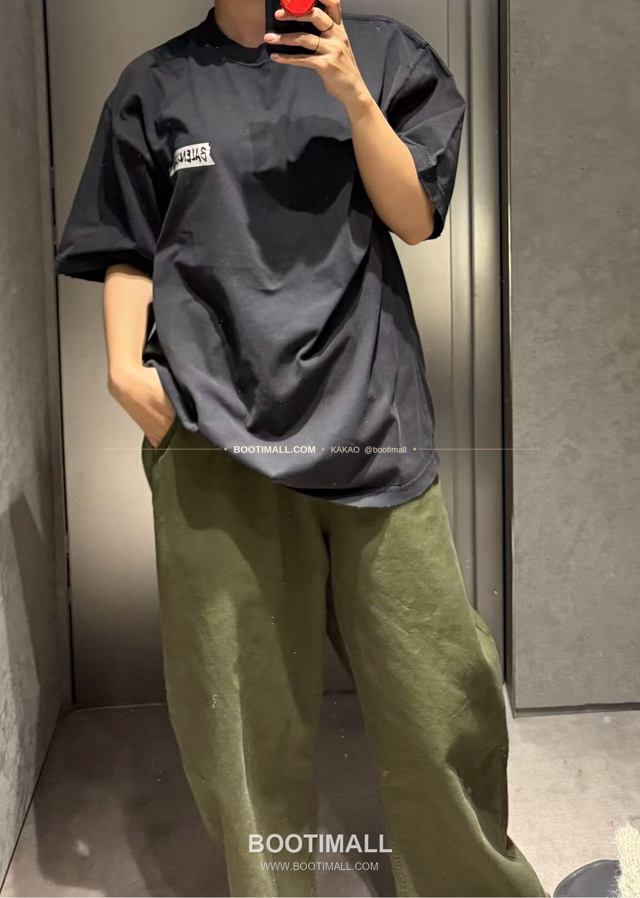 발렌시아가 2026SS 레터로고 프린트 워싱 루즈핏 코튼 반팔 티셔츠 Balenciaga 2026 SS Letter Logo Print Washed Loose Fit Cotton Short Sleeve T-Shirt 2