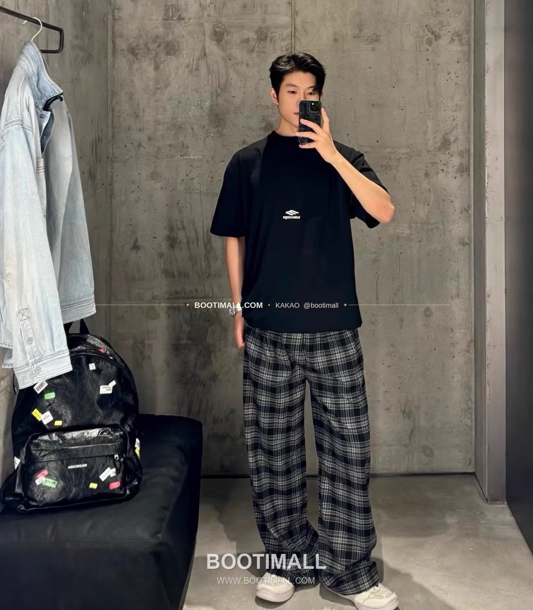 발렌시아가 2026SS 스키 3B로고 자수 루즈핏 반팔 티셔츠 Balenciaga 2026 SS Ski 3B Logo Embroidered Loose Fit Short Sleeve T-Shirt 1