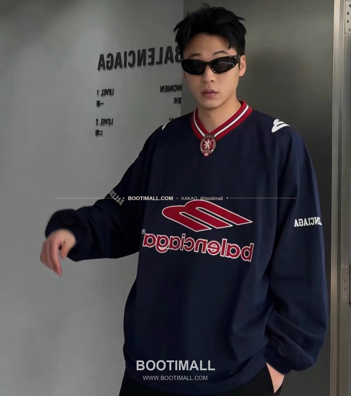 발렌시아가 2026SS 3B로고 프린트 자수 루즈핏 V넥 반팔 티셔츠 Balenciaga 2026 SS 3B Logo Print Embroidered Loose Fit V Neck Short Sleeve T-Shirt 3