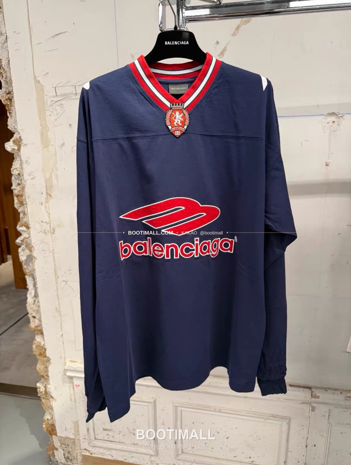 발렌시아가 2026SS 3B로고 프린트 자수 루즈핏 V넥 반팔 티셔츠 Balenciaga 2026 SS 3B Logo Print Embroidered Loose Fit V Neck Short Sleeve T-Shirt 8