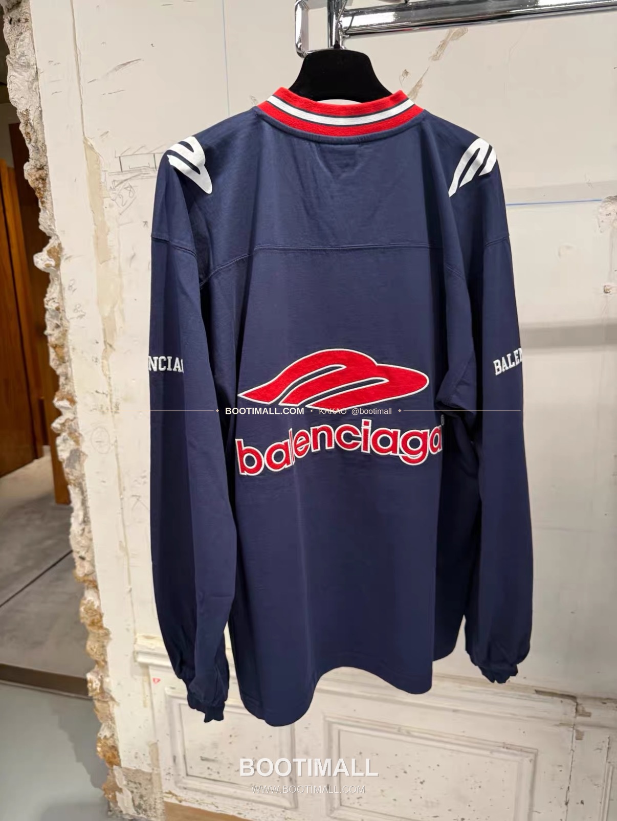 발렌시아가 2026SS 3B로고 프린트 자수 루즈핏 V넥 반팔 티셔츠 Balenciaga 2026 SS 3B Logo Print Embroidered Loose Fit V Neck Short Sleeve T-Shirt 9