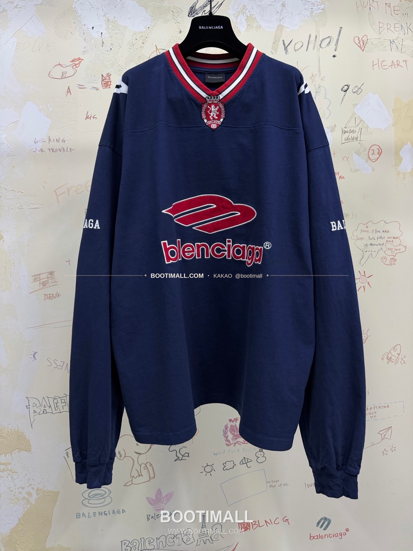 발렌시아가 2026SS 3B로고 프린트 자수 루즈핏 V넥 반팔 티셔츠 Balenciaga 2026 SS 3B Logo Print Embroidered Loose Fit V Neck Short Sleeve T-Shirt 10