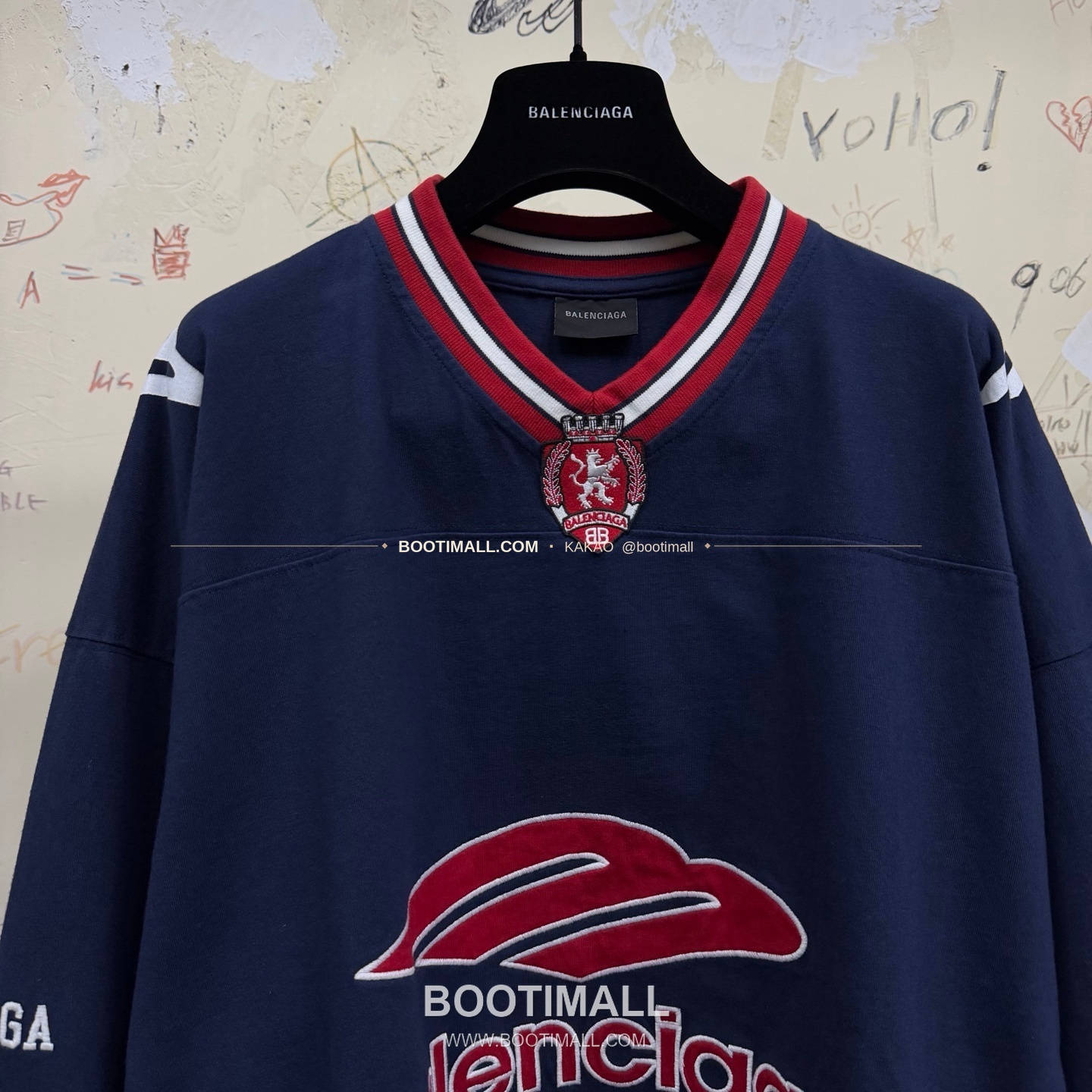 발렌시아가 2026SS 3B로고 프린트 자수 루즈핏 V넥 반팔 티셔츠 Balenciaga 2026 SS 3B Logo Print Embroidered Loose Fit V Neck Short Sleeve T-Shirt 12