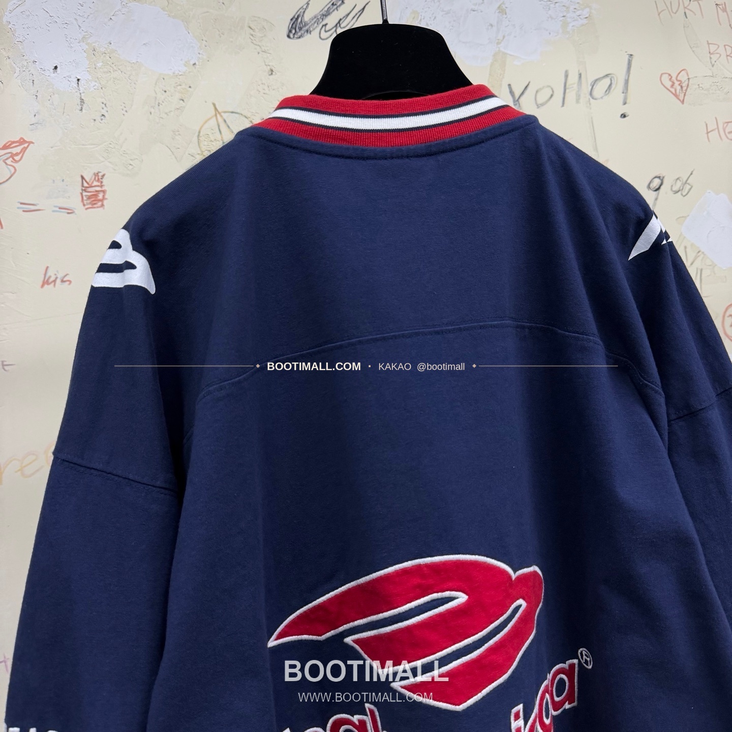 발렌시아가 2026SS 3B로고 프린트 자수 루즈핏 V넥 반팔 티셔츠 Balenciaga 2026 SS 3B Logo Print Embroidered Loose Fit V Neck Short Sleeve T-Shirt 17