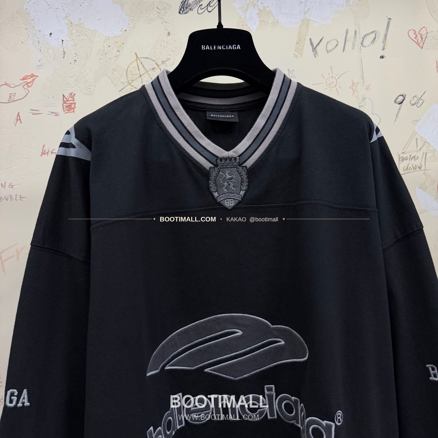 발렌시아가 2026SS 3B로고 프린트 자수 루즈핏 V넥 반팔 티셔츠 Balenciaga 2026 SS 3B Logo Print Embroidered Loose Fit V Neck Short Sleeve T-Shirt 10