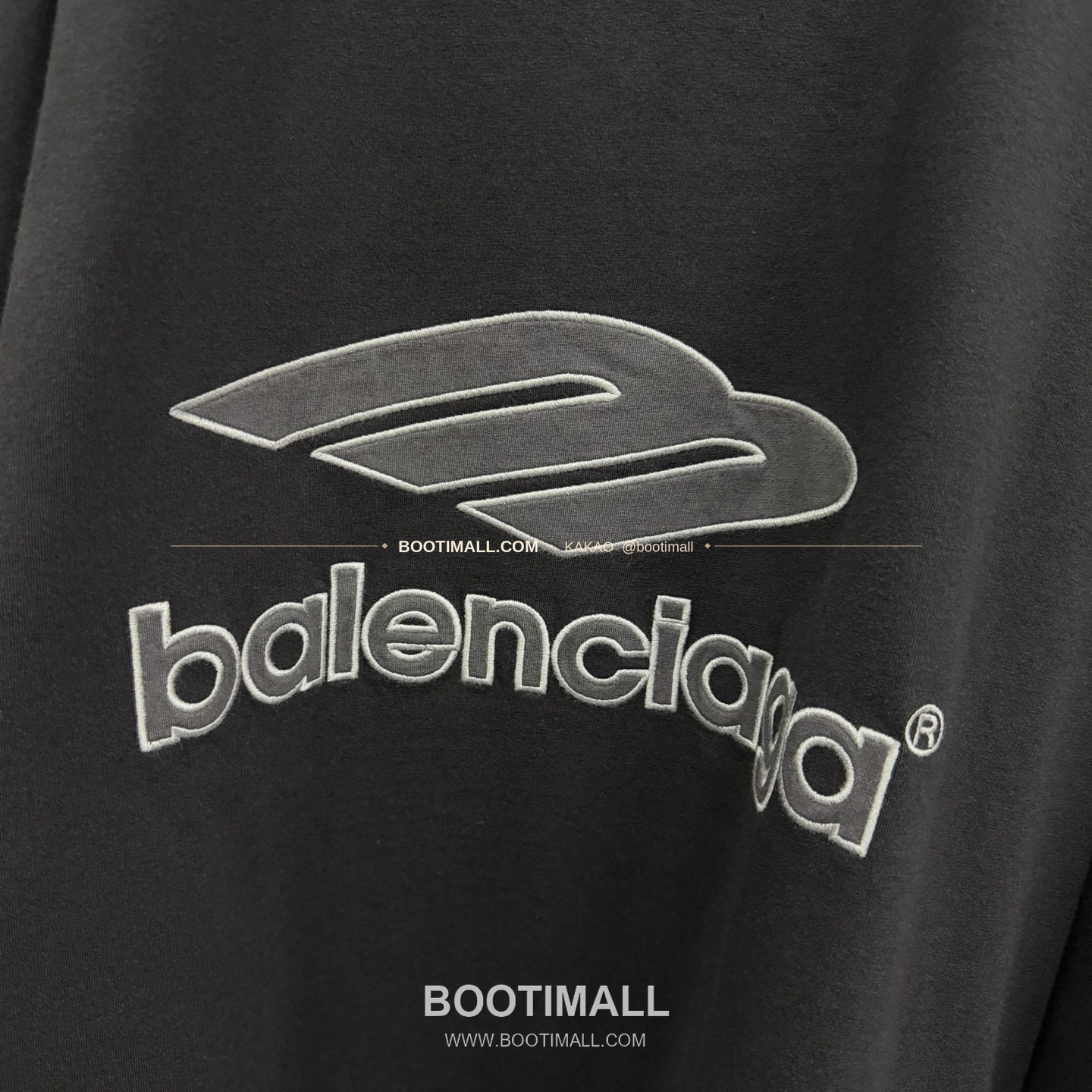 발렌시아가 2026SS 3B로고 프린트 자수 루즈핏 V넥 반팔 티셔츠 Balenciaga 2026 SS 3B Logo Print Embroidered Loose Fit V Neck Short Sleeve T-Shirt 12