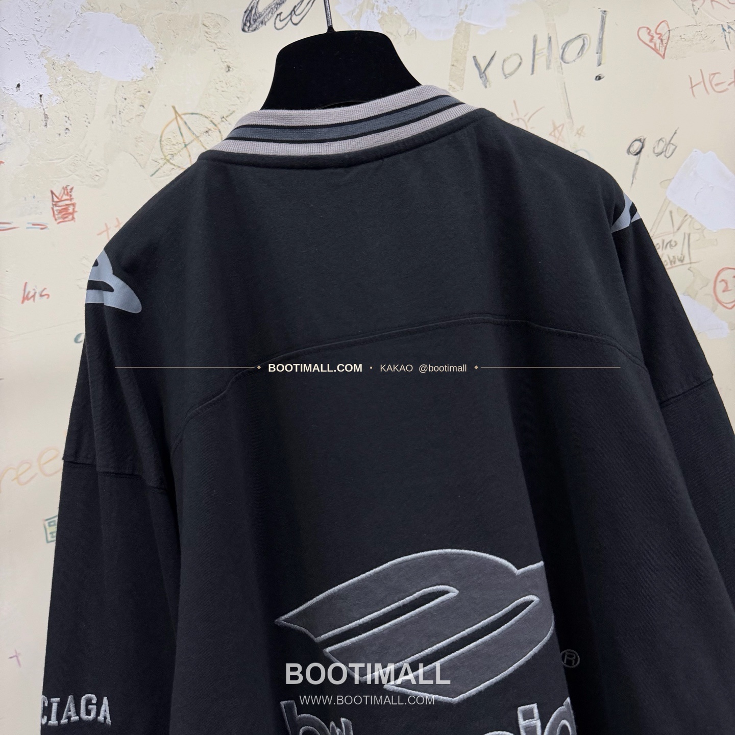 발렌시아가 2026SS 3B로고 프린트 자수 루즈핏 V넥 반팔 티셔츠 Balenciaga 2026 SS 3B Logo Print Embroidered Loose Fit V Neck Short Sleeve T-Shirt 15
