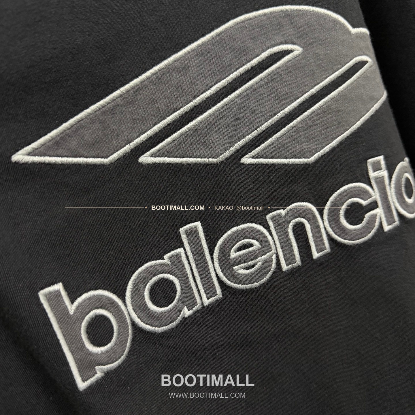 발렌시아가 2026SS 3B로고 프린트 자수 루즈핏 V넥 반팔 티셔츠 Balenciaga 2026 SS 3B Logo Print Embroidered Loose Fit V Neck Short Sleeve T-Shirt 16