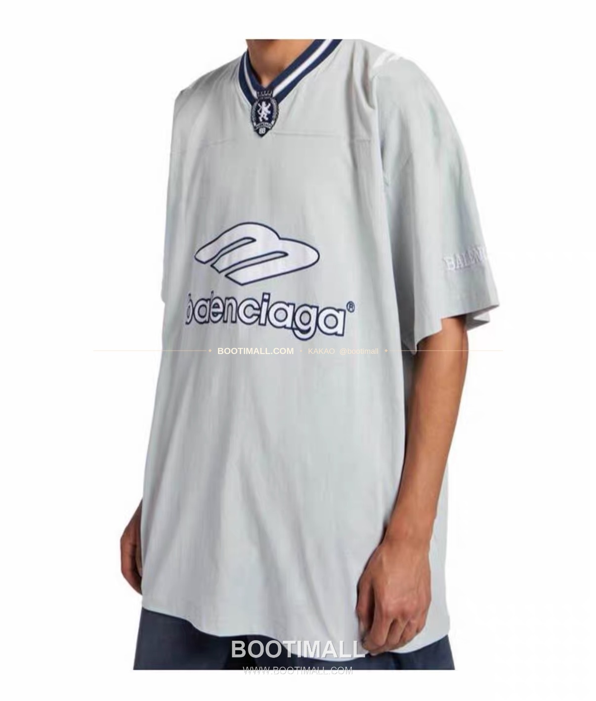 발렌시아가 2026SS 3B로고 자수 프린트 루즈핏 V넥 반팔 티셔츠 Balenciaga 2026 SS 3B Logo Embroidered Print Loose Fit V Neck Short Sleeve T-Shirt 4
