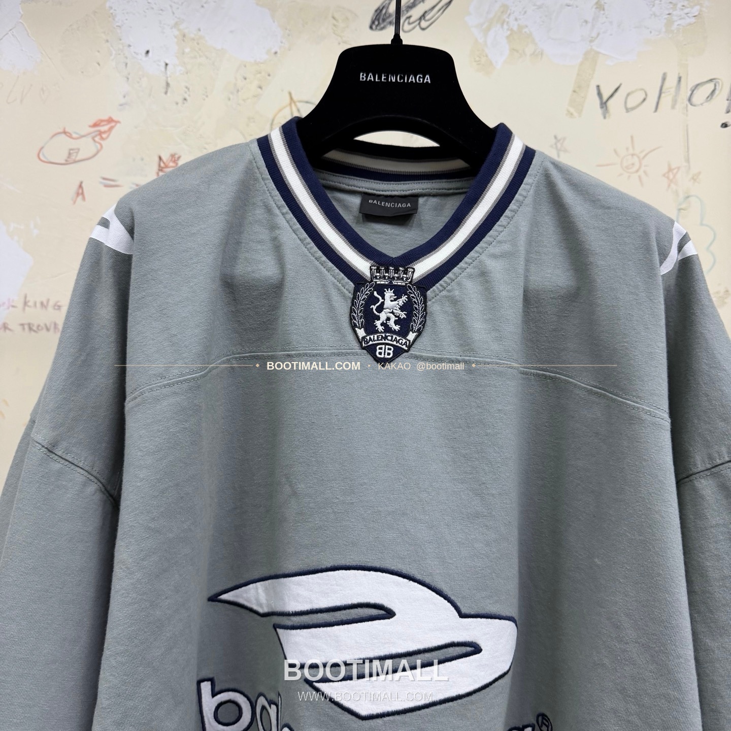 발렌시아가 2026SS 3B로고 자수 프린트 루즈핏 V넥 반팔 티셔츠 Balenciaga 2026 SS 3B Logo Embroidered Print Loose Fit V Neck Short Sleeve T-Shirt 7