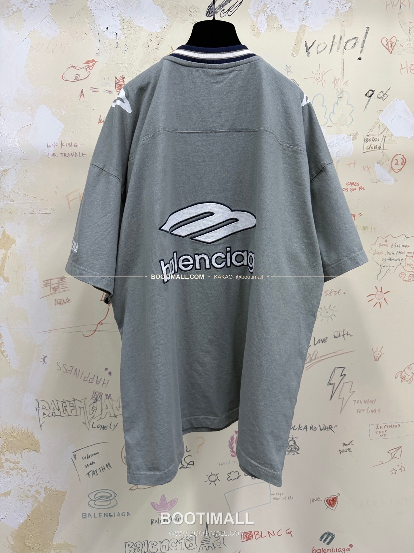 발렌시아가 2026SS 3B로고 자수 프린트 루즈핏 V넥 반팔 티셔츠 Balenciaga 2026 SS 3B Logo Embroidered Print Loose Fit V Neck Short Sleeve T-Shirt 8