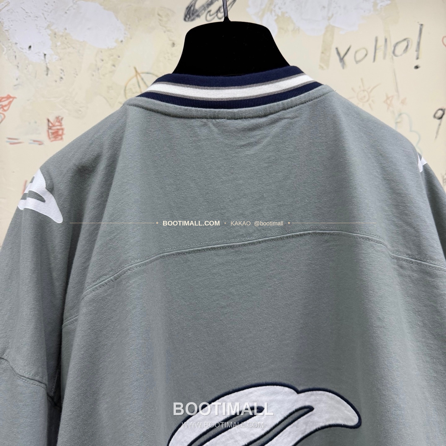 발렌시아가 2026SS 3B로고 자수 프린트 루즈핏 V넥 반팔 티셔츠 Balenciaga 2026 SS 3B Logo Embroidered Print Loose Fit V Neck Short Sleeve T-Shirt 9