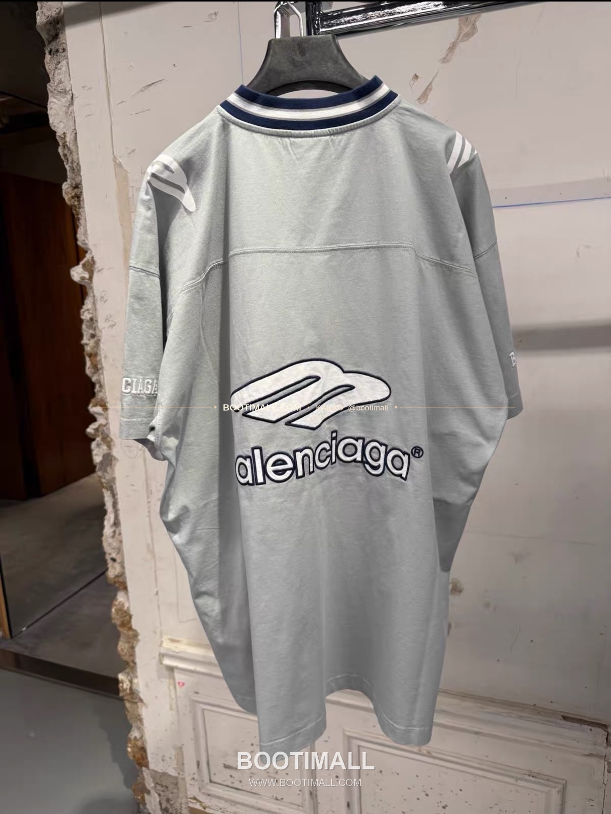 발렌시아가 2026SS 3B로고 자수 프린트 루즈핏 V넥 반팔 티셔츠 Balenciaga 2026 SS 3B Logo Embroidered Print Loose Fit V Neck Short Sleeve T-Shirt 14