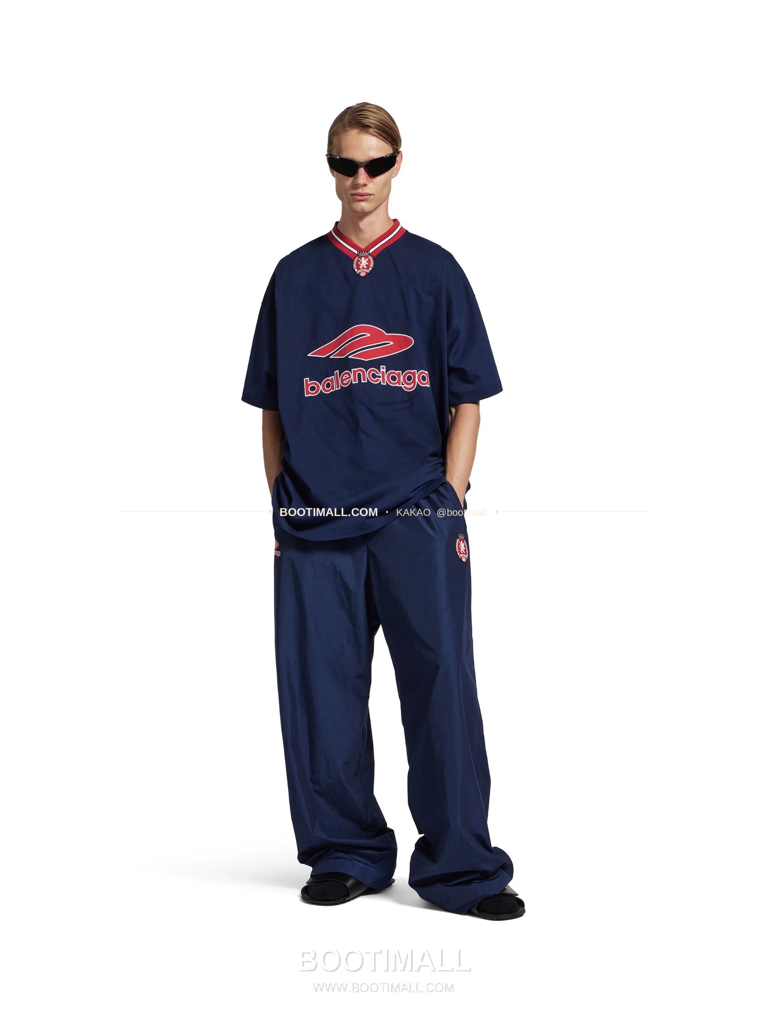 발렌시아가 2026SS 3B로고 자수 프린트 루즈핏 V넥 반팔 티셔츠 Balenciaga 2026 SS 3B Logo Embroidered Print Loose Fit V Neck Short Sleeve T-Shirt 5