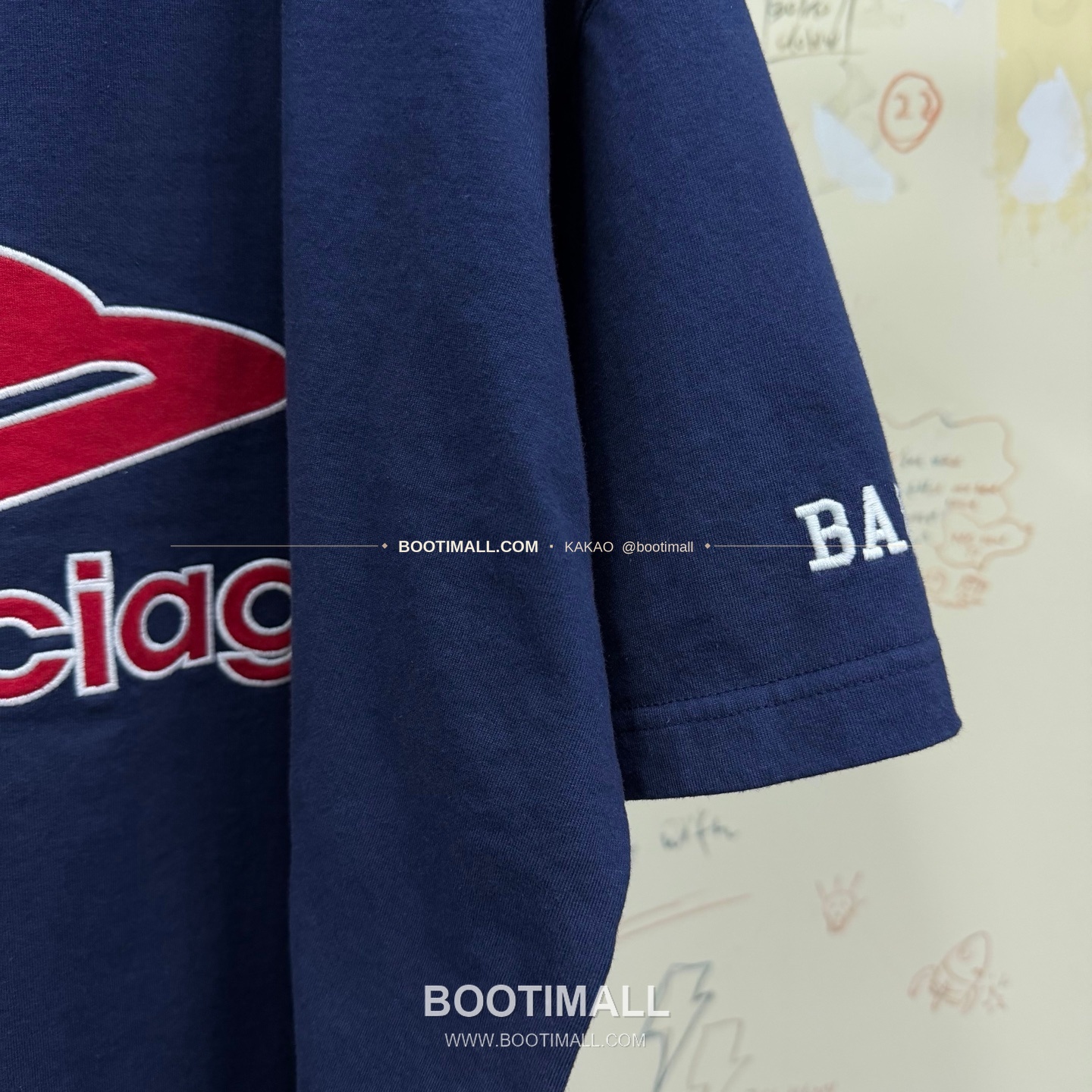 발렌시아가 2026SS 3B로고 자수 프린트 루즈핏 V넥 반팔 티셔츠 Balenciaga 2026 SS 3B Logo Embroidered Print Loose Fit V Neck Short Sleeve T-Shirt 9