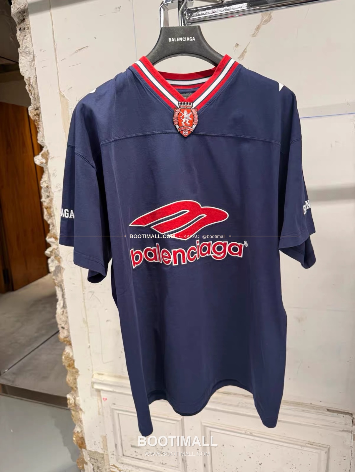 발렌시아가 2026SS 3B로고 자수 프린트 루즈핏 V넥 반팔 티셔츠 Balenciaga 2026 SS 3B Logo Embroidered Print Loose Fit V Neck Short Sleeve T-Shirt 15