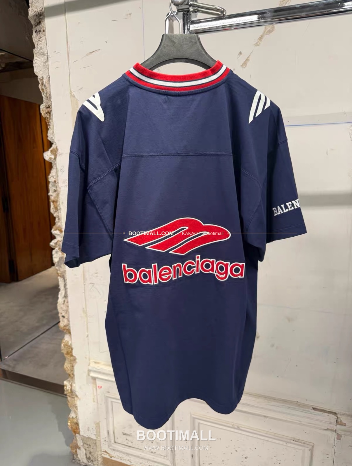 발렌시아가 2026SS 3B로고 자수 프린트 루즈핏 V넥 반팔 티셔츠 Balenciaga 2026 SS 3B Logo Embroidered Print Loose Fit V Neck Short Sleeve T-Shirt 16