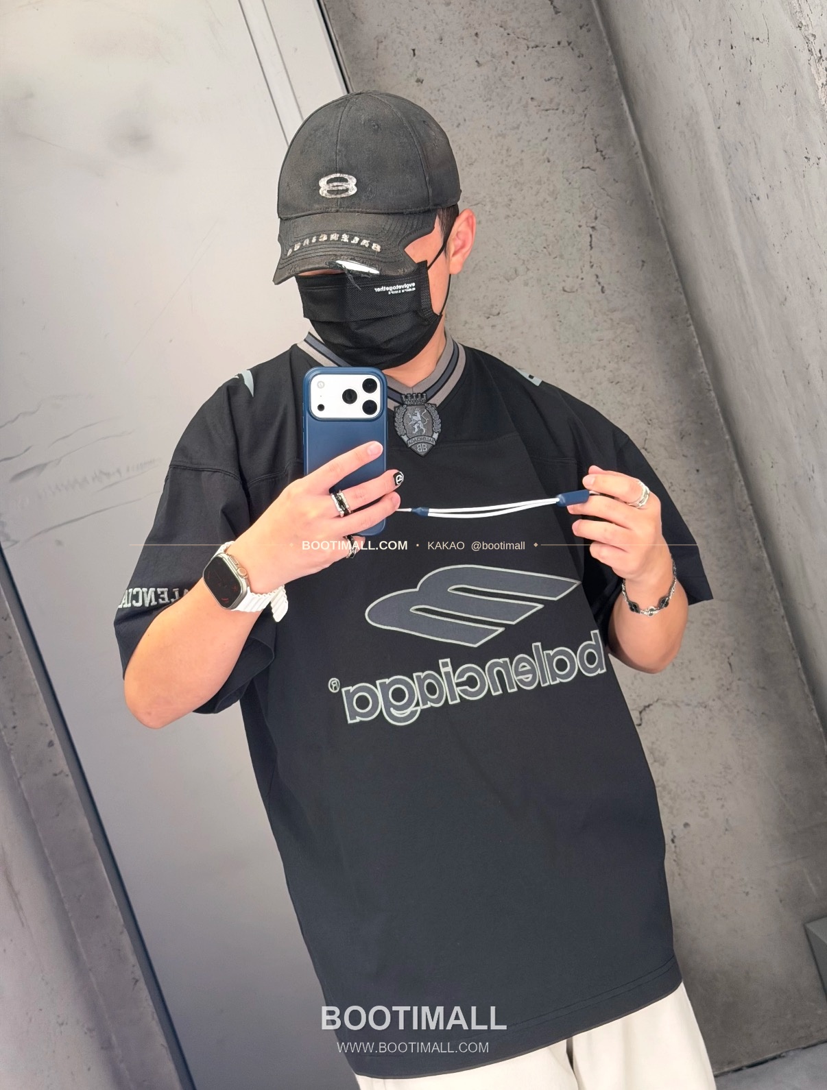 발렌시아가 2026SS 3B로고 자수 프린트 루즈핏 V넥 반팔 티셔츠 Balenciaga 2026 SS 3B Logo Embroidered Print Loose Fit V Neck Short Sleeve T-Shirt 1