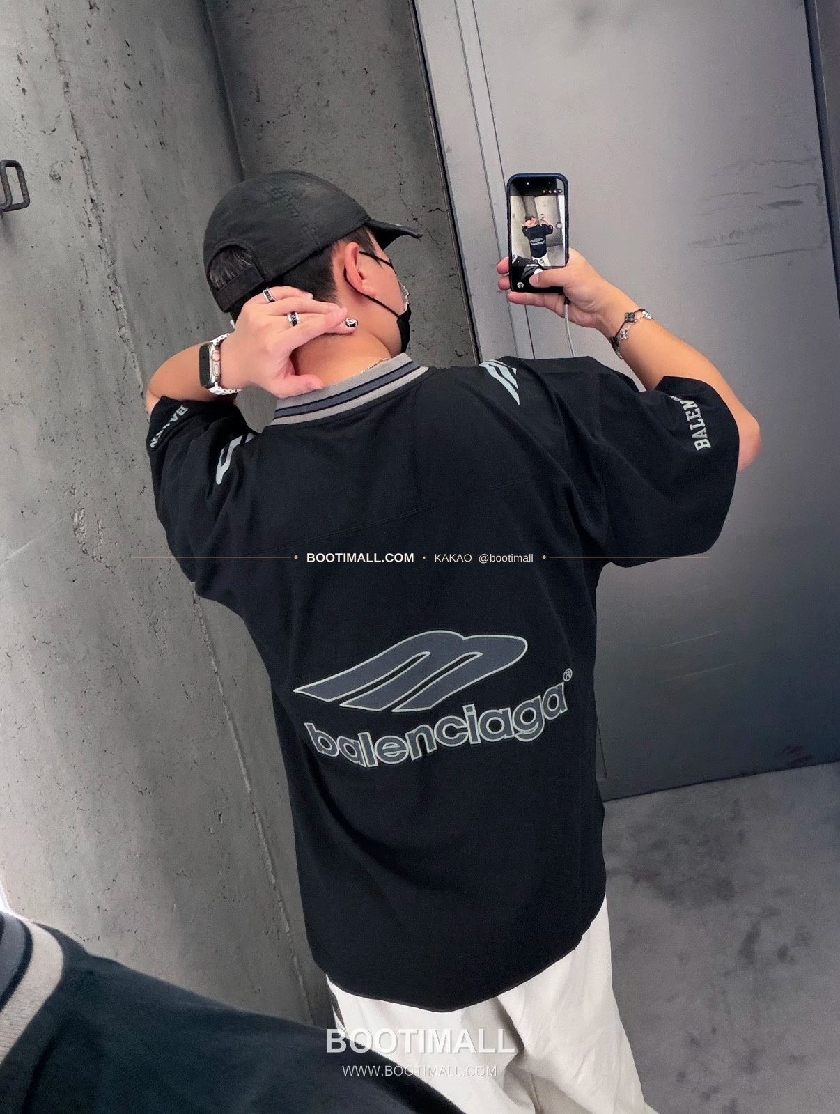 발렌시아가 2026SS 3B로고 자수 프린트 루즈핏 V넥 반팔 티셔츠 Balenciaga 2026 SS 3B Logo Embroidered Print Loose Fit V Neck Short Sleeve T-Shirt 2