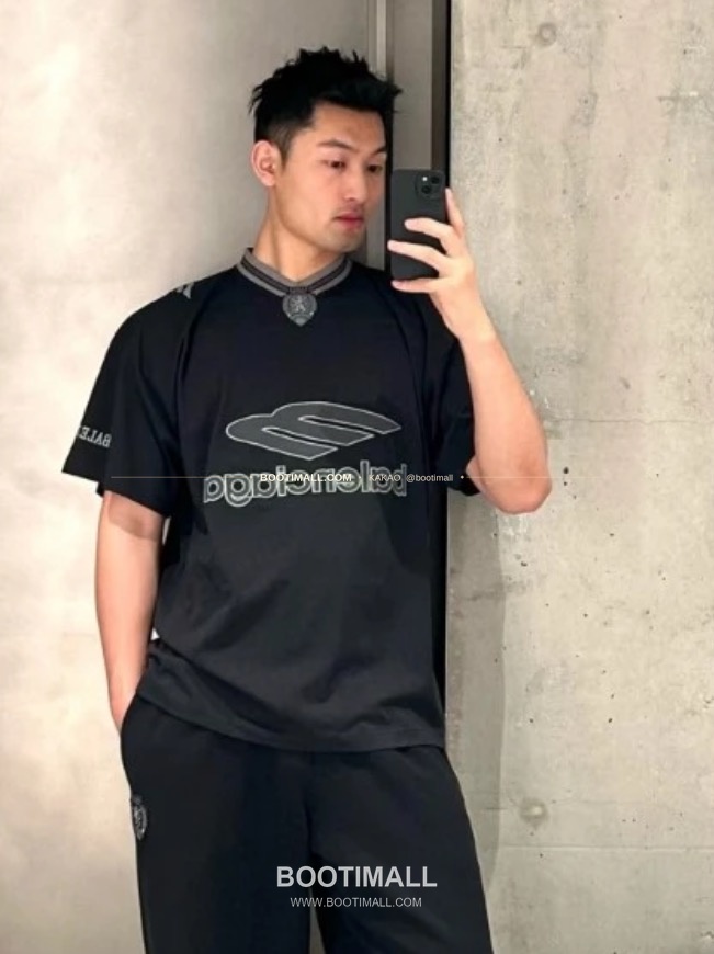 발렌시아가 2026SS 3B로고 자수 프린트 루즈핏 V넥 반팔 티셔츠 Balenciaga 2026 SS 3B Logo Embroidered Print Loose Fit V Neck Short Sleeve T-Shirt 3
