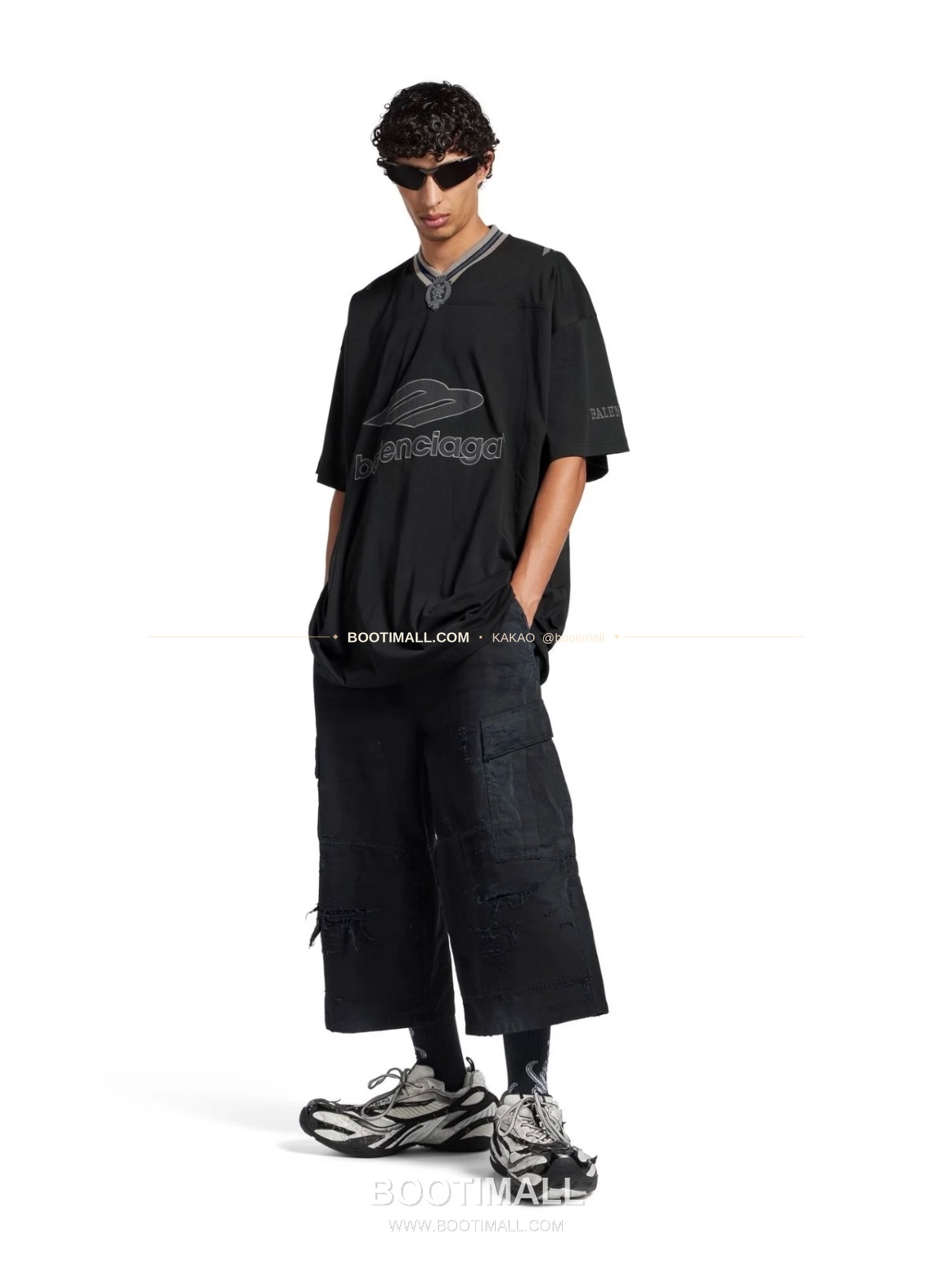 발렌시아가 2026SS 3B로고 자수 프린트 루즈핏 V넥 반팔 티셔츠 Balenciaga 2026 SS 3B Logo Embroidered Print Loose Fit V Neck Short Sleeve T-Shirt 5