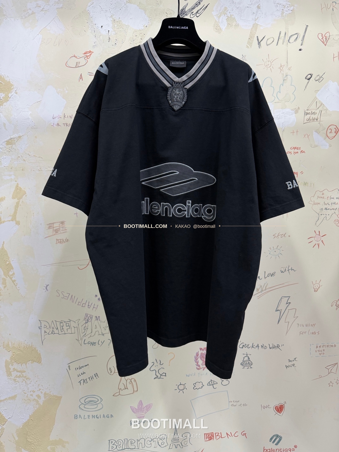 발렌시아가 2026SS 3B로고 자수 프린트 루즈핏 V넥 반팔 티셔츠 Balenciaga 2026 SS 3B Logo Embroidered Print Loose Fit V Neck Short Sleeve T-Shirt 6
