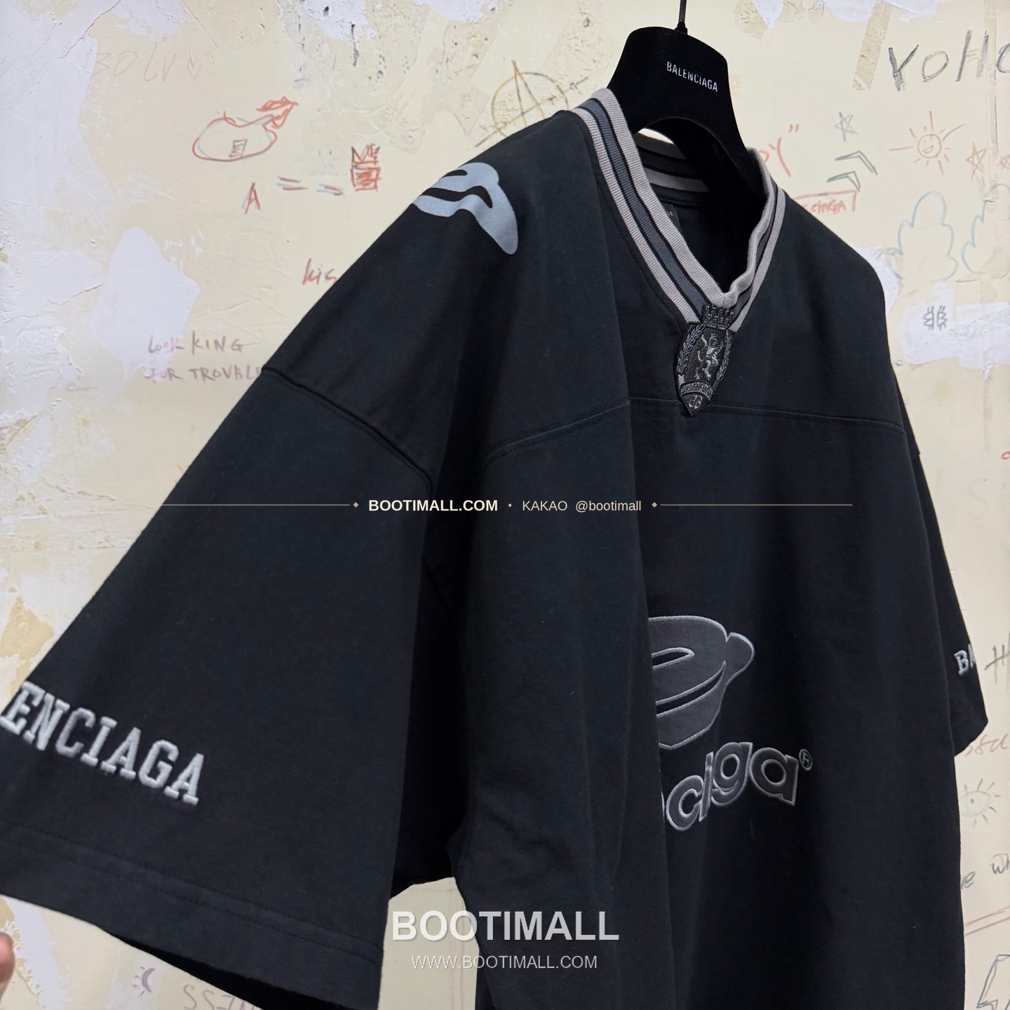 발렌시아가 2026SS 3B로고 자수 프린트 루즈핏 V넥 반팔 티셔츠 Balenciaga 2026 SS 3B Logo Embroidered Print Loose Fit V Neck Short Sleeve T-Shirt 7