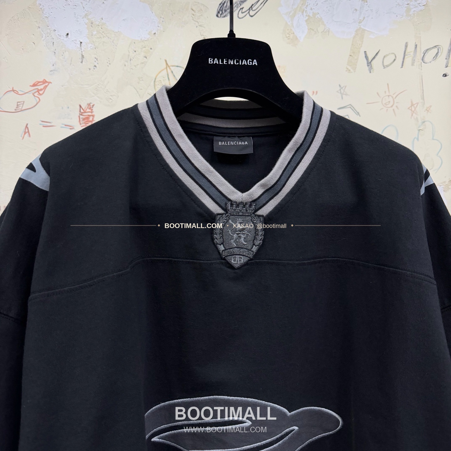발렌시아가 2026SS 3B로고 자수 프린트 루즈핏 V넥 반팔 티셔츠 Balenciaga 2026 SS 3B Logo Embroidered Print Loose Fit V Neck Short Sleeve T-Shirt 8