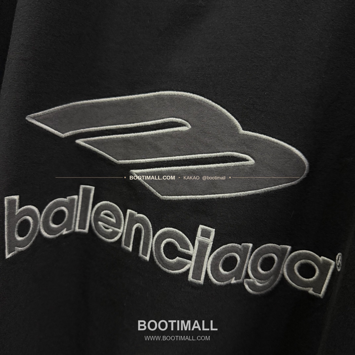 발렌시아가 2026SS 3B로고 자수 프린트 루즈핏 V넥 반팔 티셔츠 Balenciaga 2026 SS 3B Logo Embroidered Print Loose Fit V Neck Short Sleeve T-Shirt 9