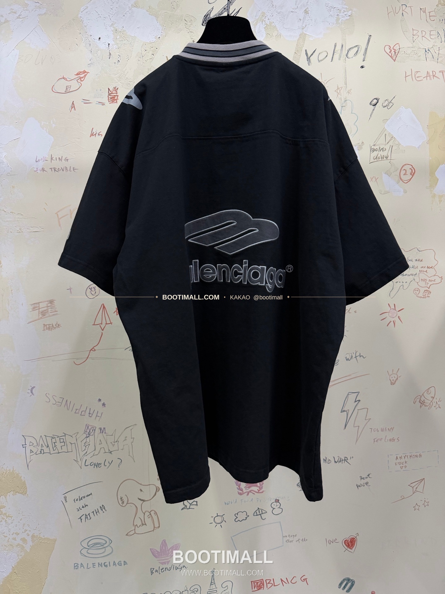 발렌시아가 2026SS 3B로고 자수 프린트 루즈핏 V넥 반팔 티셔츠 Balenciaga 2026 SS 3B Logo Embroidered Print Loose Fit V Neck Short Sleeve T-Shirt 10