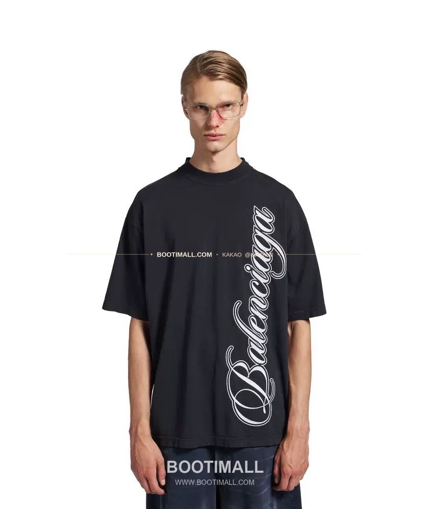 발렌시아가 2026SS 그래피티 로고자수 루즈핏 코튼 반팔 티셔츠 Balenciaga 2026 SS Graffiti Logo Embroidered Loose Fit Cotton Short Sleeve T-Shirt 1