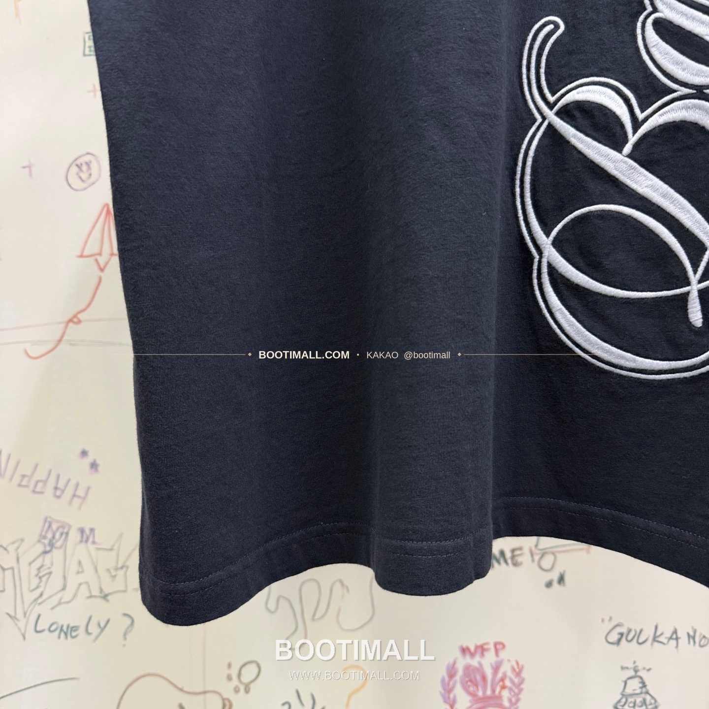 발렌시아가 2026SS 그래피티 로고자수 루즈핏 코튼 반팔 티셔츠 Balenciaga 2026 SS Graffiti Logo Embroidered Loose Fit Cotton Short Sleeve T-Shirt 9