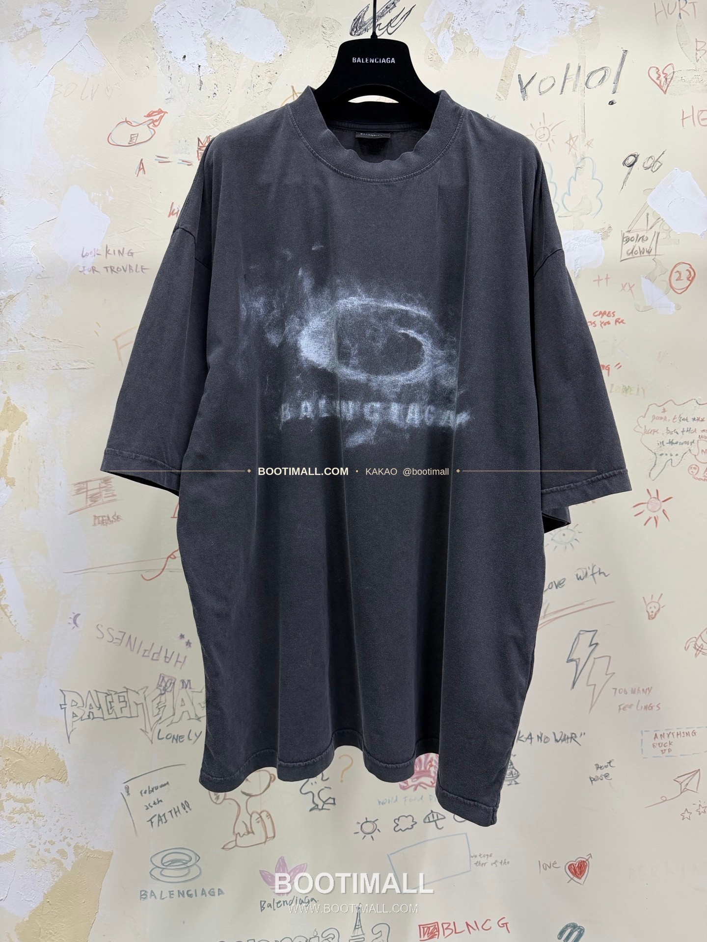 발렌시아가 2026SS 그래피티 링로고 프린트 워싱 루즈핏 반팔 티셔츠 Balenciaga 2026 SS Graffiti Ring Logo Print Washed Loose Fit Short Sleeve T-Shirt 9