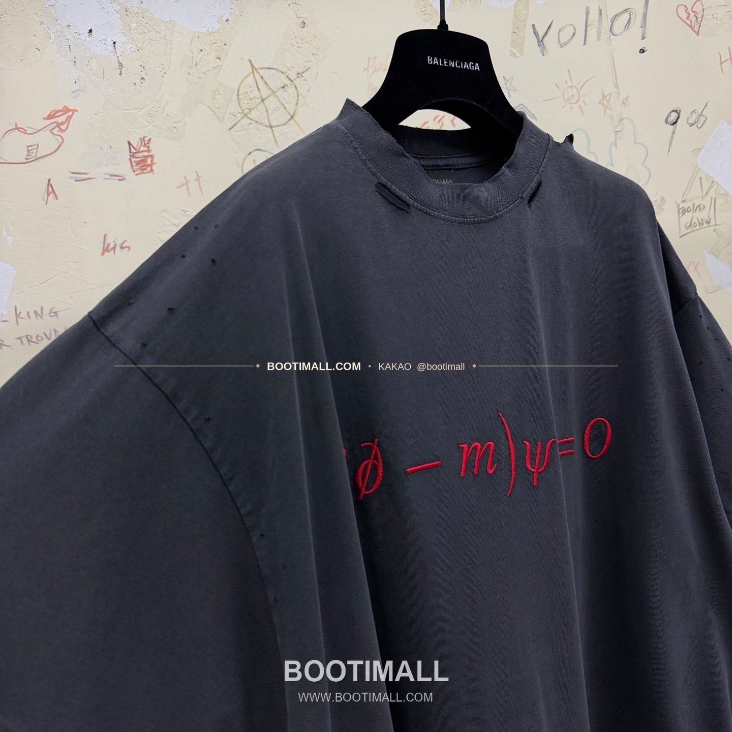 발렌시아가 2026SS 발렌타인데이 디랙로고 자수 워싱 루즈핏 반팔 티셔츠 Balenciaga 2026 SS Valentine Dirac Logo Embroidered Washed Loose Fit Short Sleeve T-Shirt 12