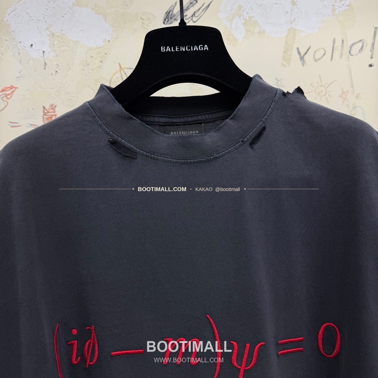 발렌시아가 2026SS 발렌타인데이 디랙로고 자수 워싱 루즈핏 반팔 티셔츠 Balenciaga 2026 SS Valentine Dirac Logo Embroidered Washed Loose Fit Short Sleeve T-Shirt 13