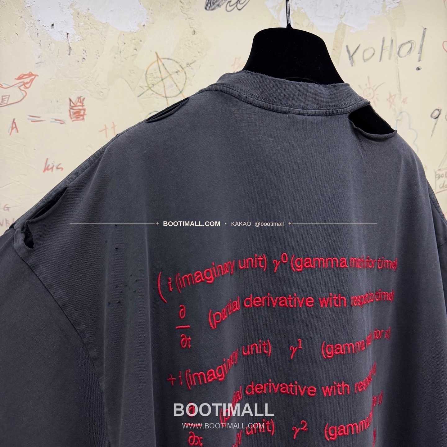 발렌시아가 2026SS 발렌타인데이 디랙로고 자수 워싱 루즈핏 반팔 티셔츠 Balenciaga 2026 SS Valentine Dirac Logo Embroidered Washed Loose Fit Short Sleeve T-Shirt 18